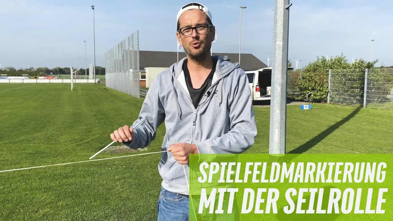 Video: Spielfeldmarkierung mit der Seilrolle Video: Spielfeldmarkierung mit der Seilrolle